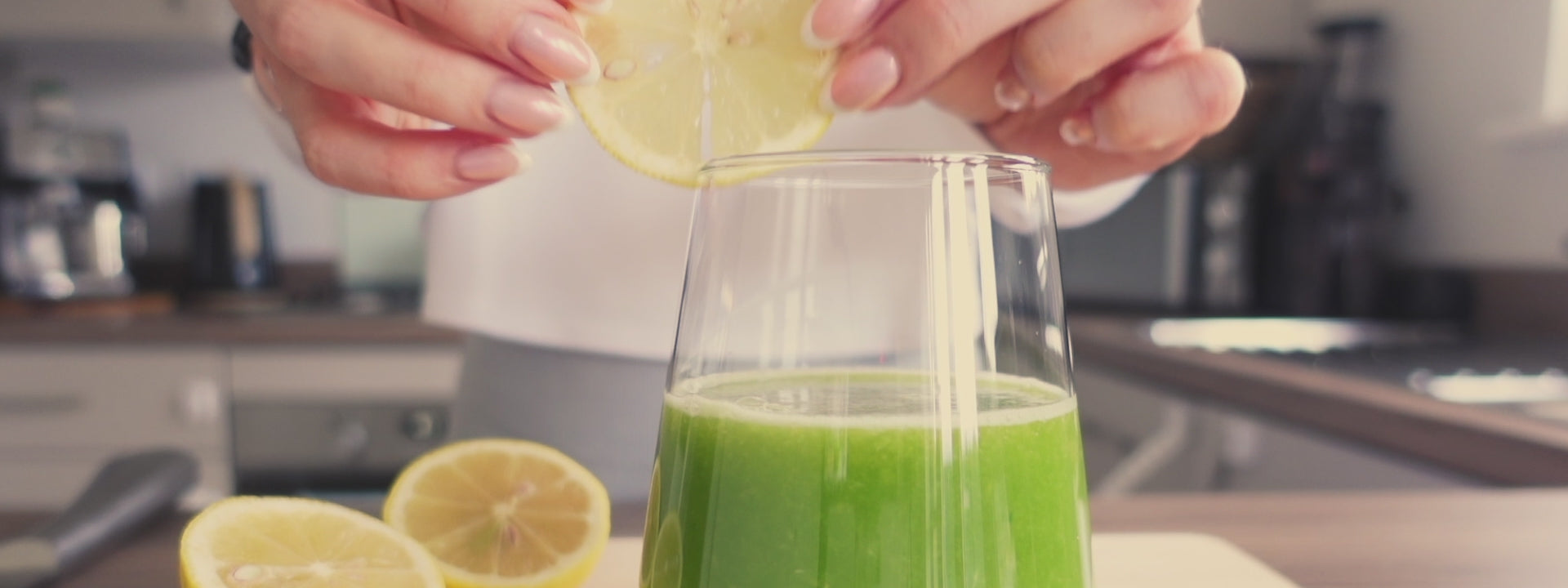 Load video: Enjoy Fresh Juices with Fridja Jui
